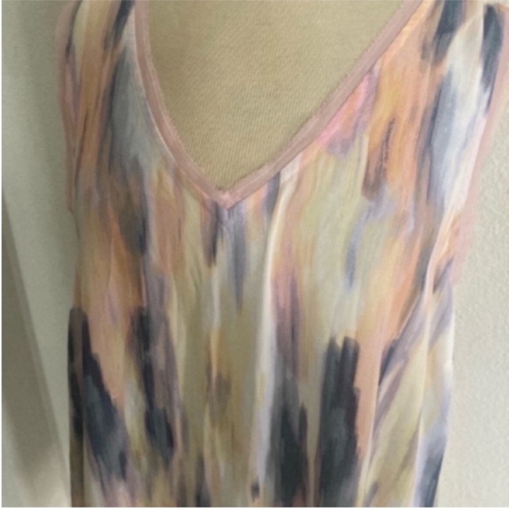 Torrid tank - Picture 3 of 5